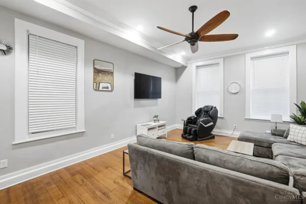 8b28f56a6cc6418137bd2ffadd700339-uncropped_scaled_within_1536_1152