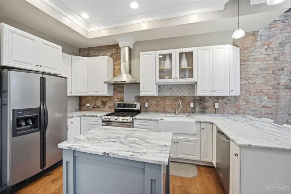 d8252d327f3d4f0bad51a5ee2436e5f0-uncropped_scaled_within_1536_1152